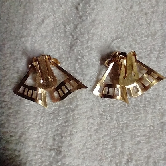 Goldtone fan 🪭 clip earrings blue crystals - Picture 2 of 3